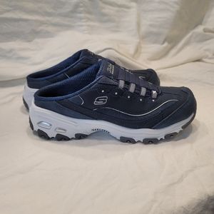 Skechers D'Lites Resilient mules - navy and white - women's size 7.5 wide